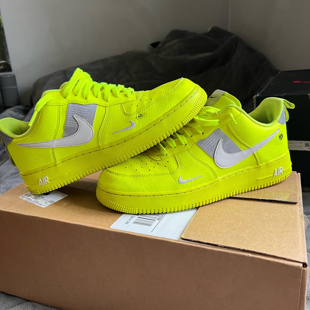 Air Force 1 - ‘07 LV8 ‘overbranding’